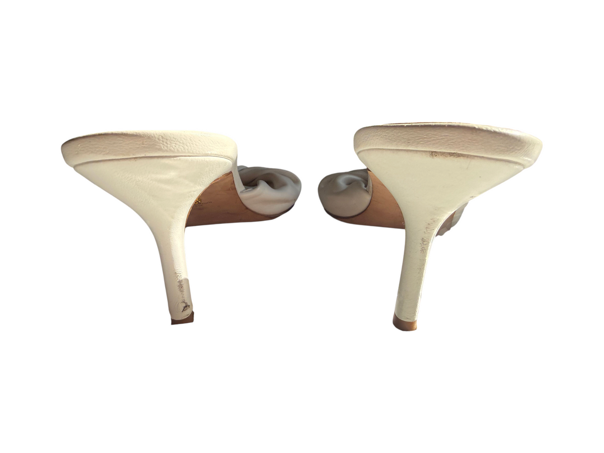 Veronica Beard Off-White Slide Sandals with Knotted Strap Detail - 9 - White
